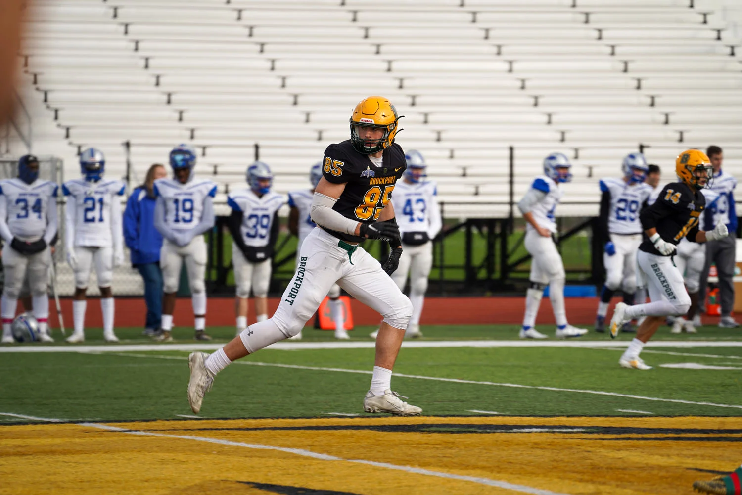 TE running down the field looking for the pass