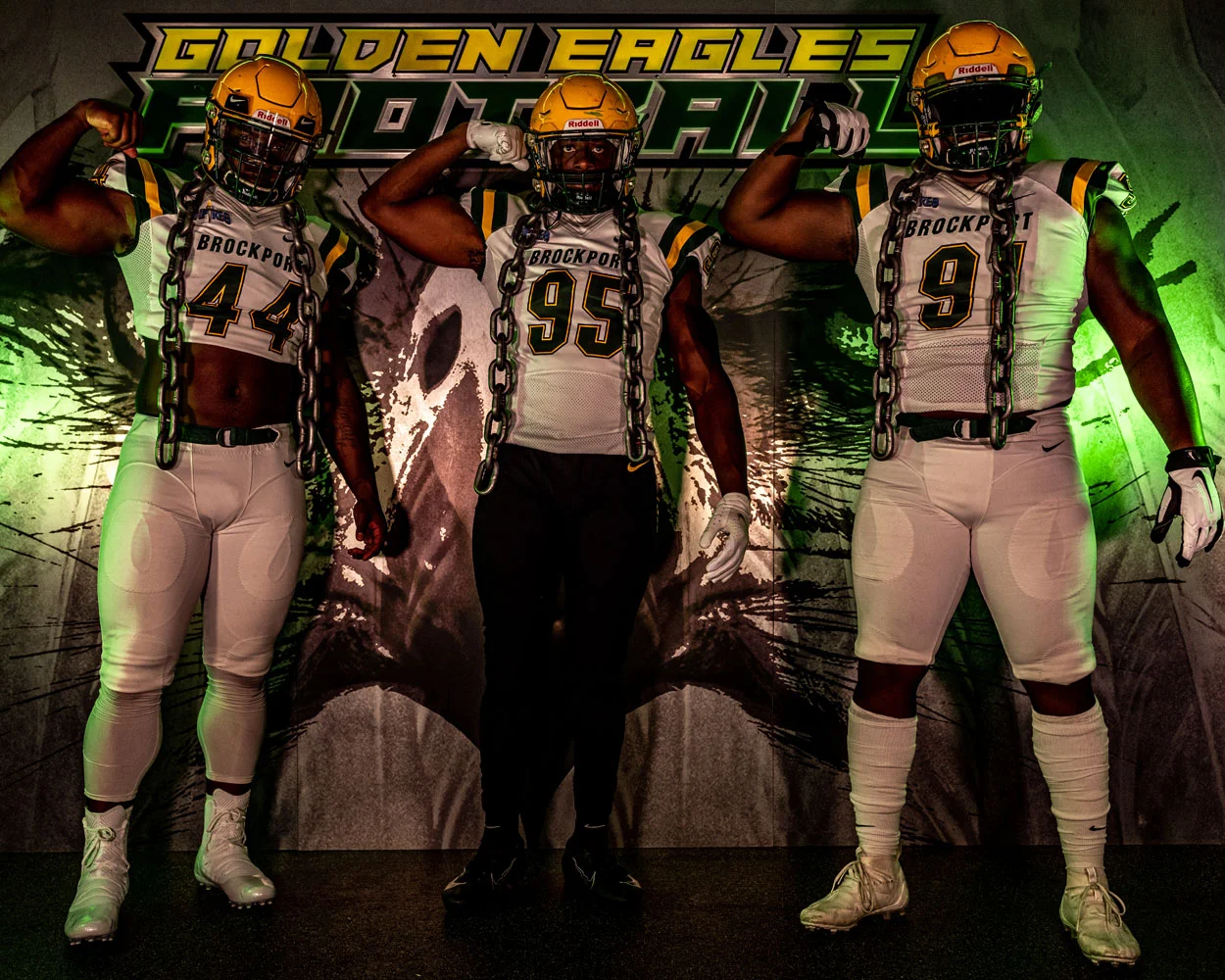 DLineman flexing on media day