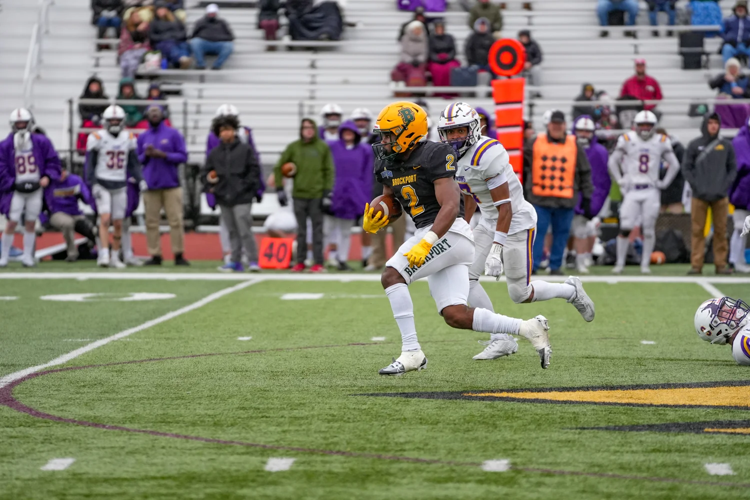 RB hitting open space and running